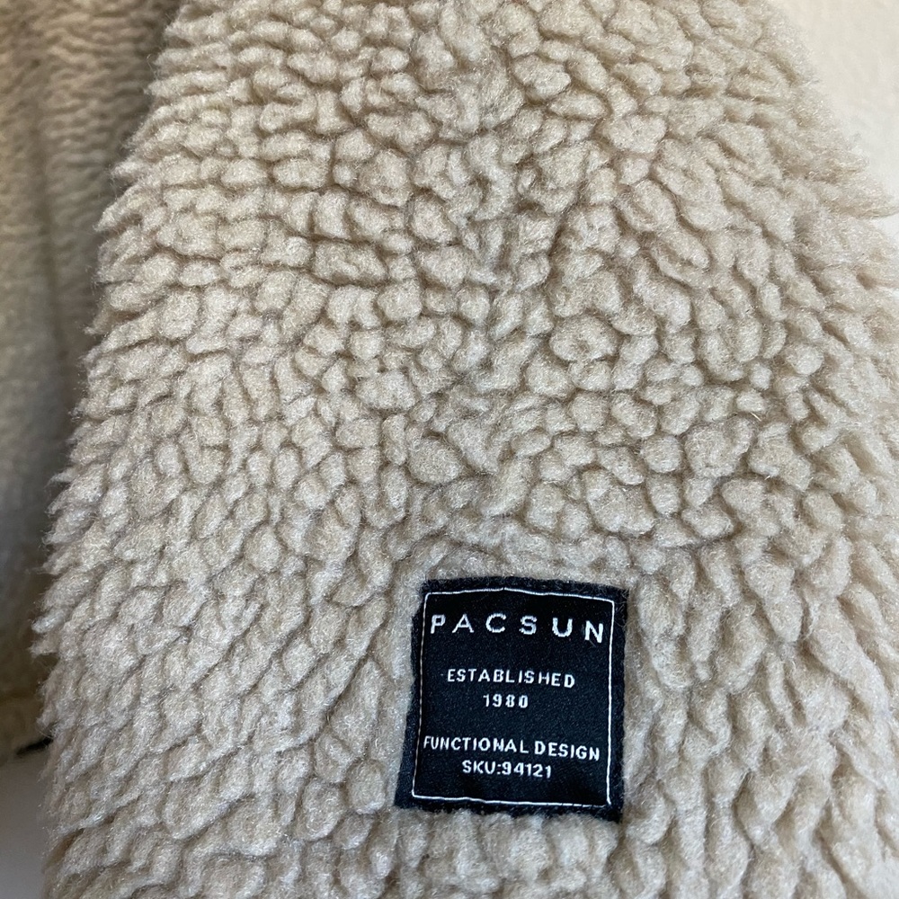 Fuzzy pullover - Picture 2 of 2